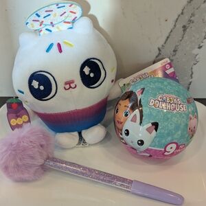 Gabby's Dollhouse Sprinkle Cat Plush Toy and Pen Set - White, Blue, Pink